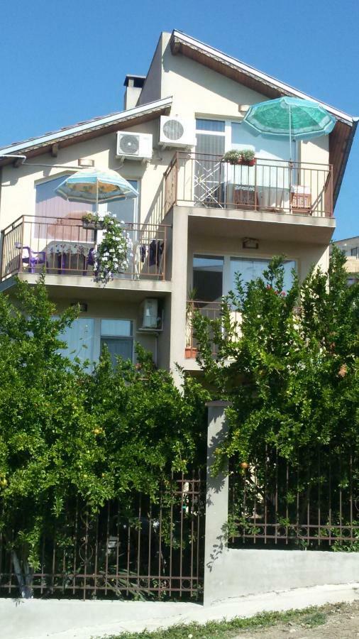 Faina Guest House Rezovo Bagian luar foto