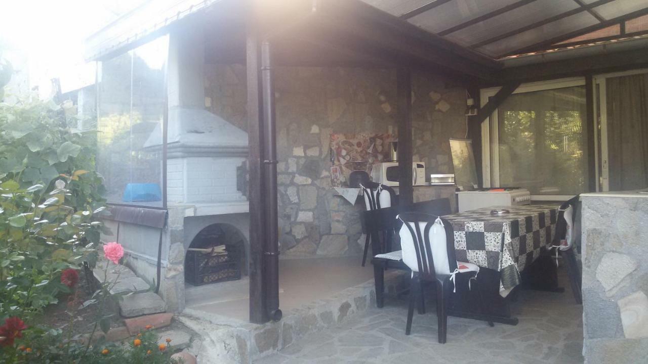 Faina Guest House Rezovo Bagian luar foto